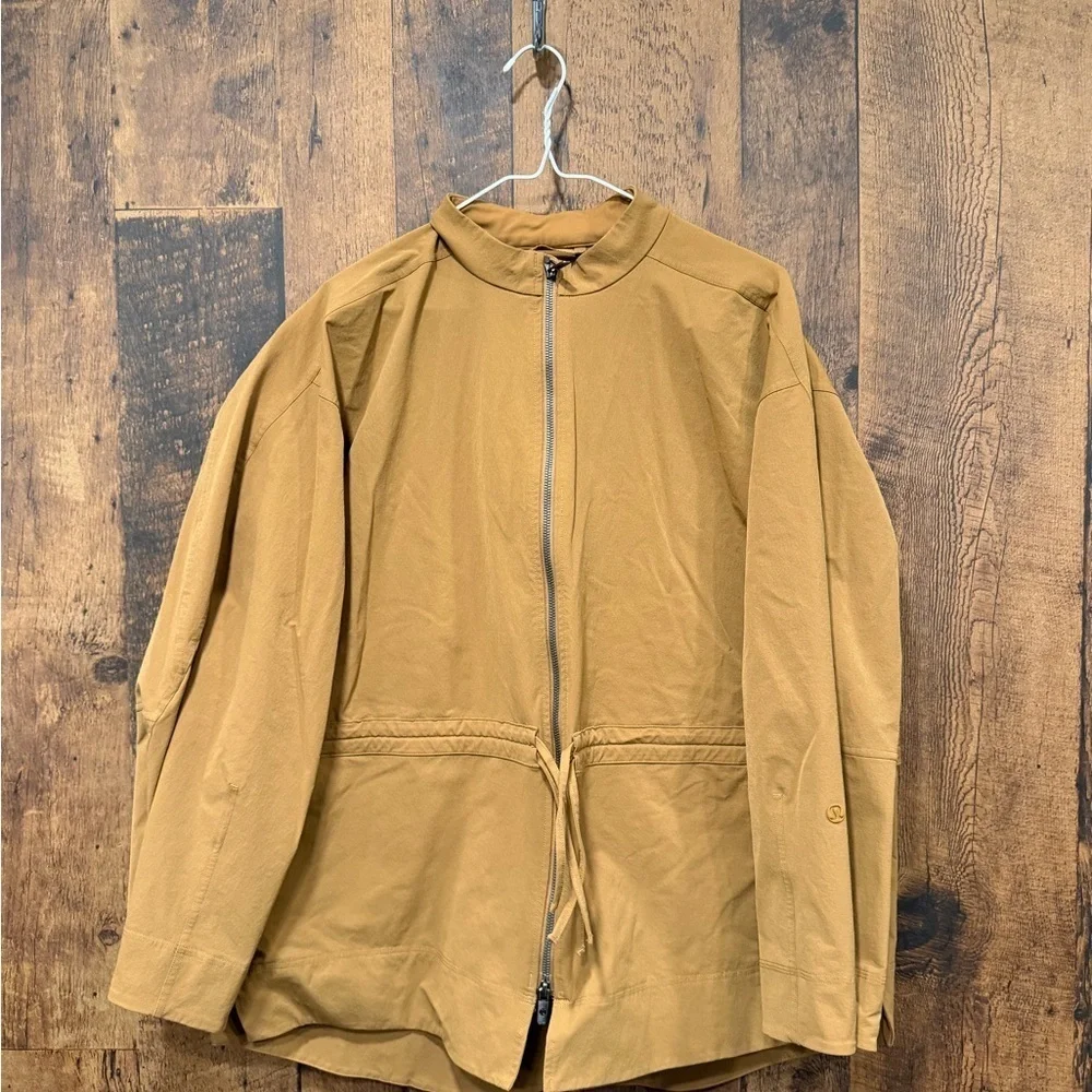 Lululemon Cinch-Waist Stretch Shirt Jacket
Bold Beige medium - Picture 2 of 6